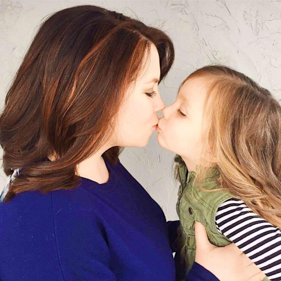 Meet your Posh Ambassador, Samantha!!! - Picture 6 of 8